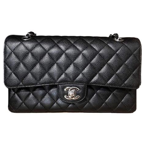 bolso de chanel negro|Chanel usa bolso.